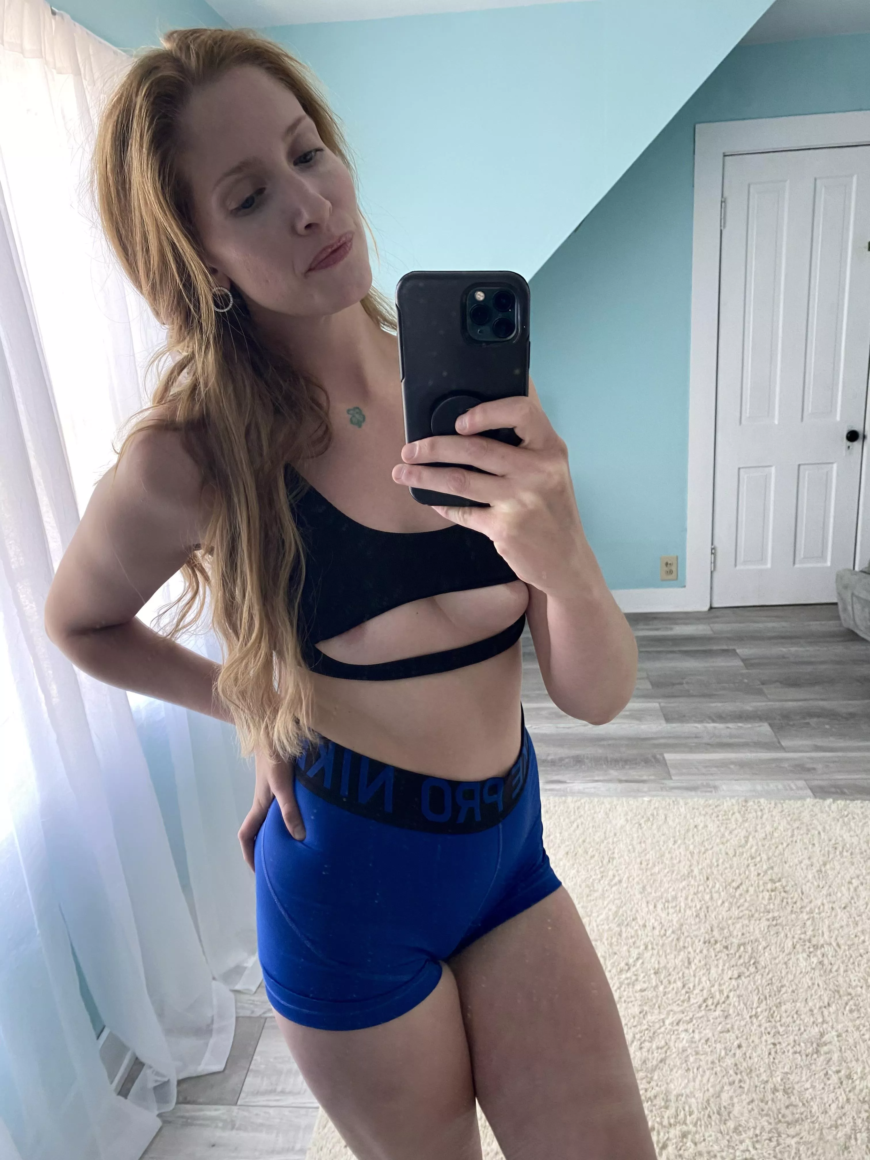 Mommy is about to lift