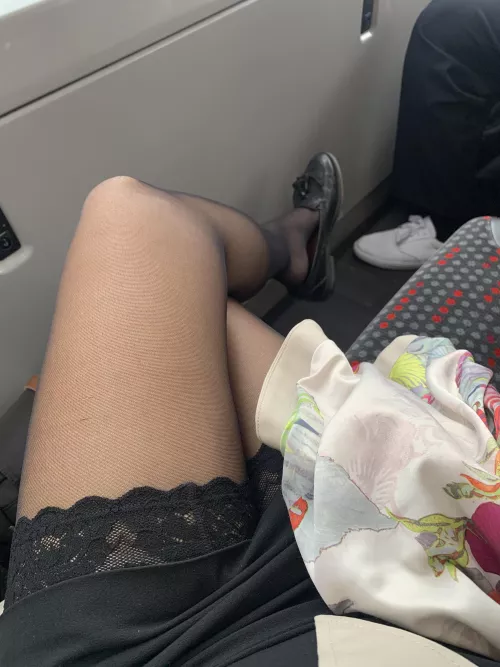 Office Trouble strikes again: flashing poor souls on the bus! \*giggles\*