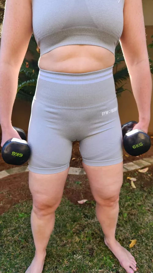 Quick little lunch time workout in my garden! 💪🏻[F] 38