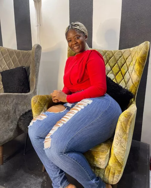 Sheena Gakpe stretching the seams of those jeans