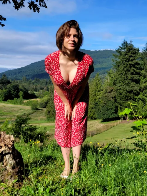 Some milf cleavage 😍