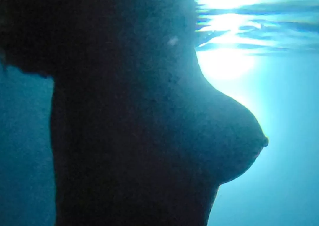 Thermometer says the water was a tad chilly last night.... 🤣