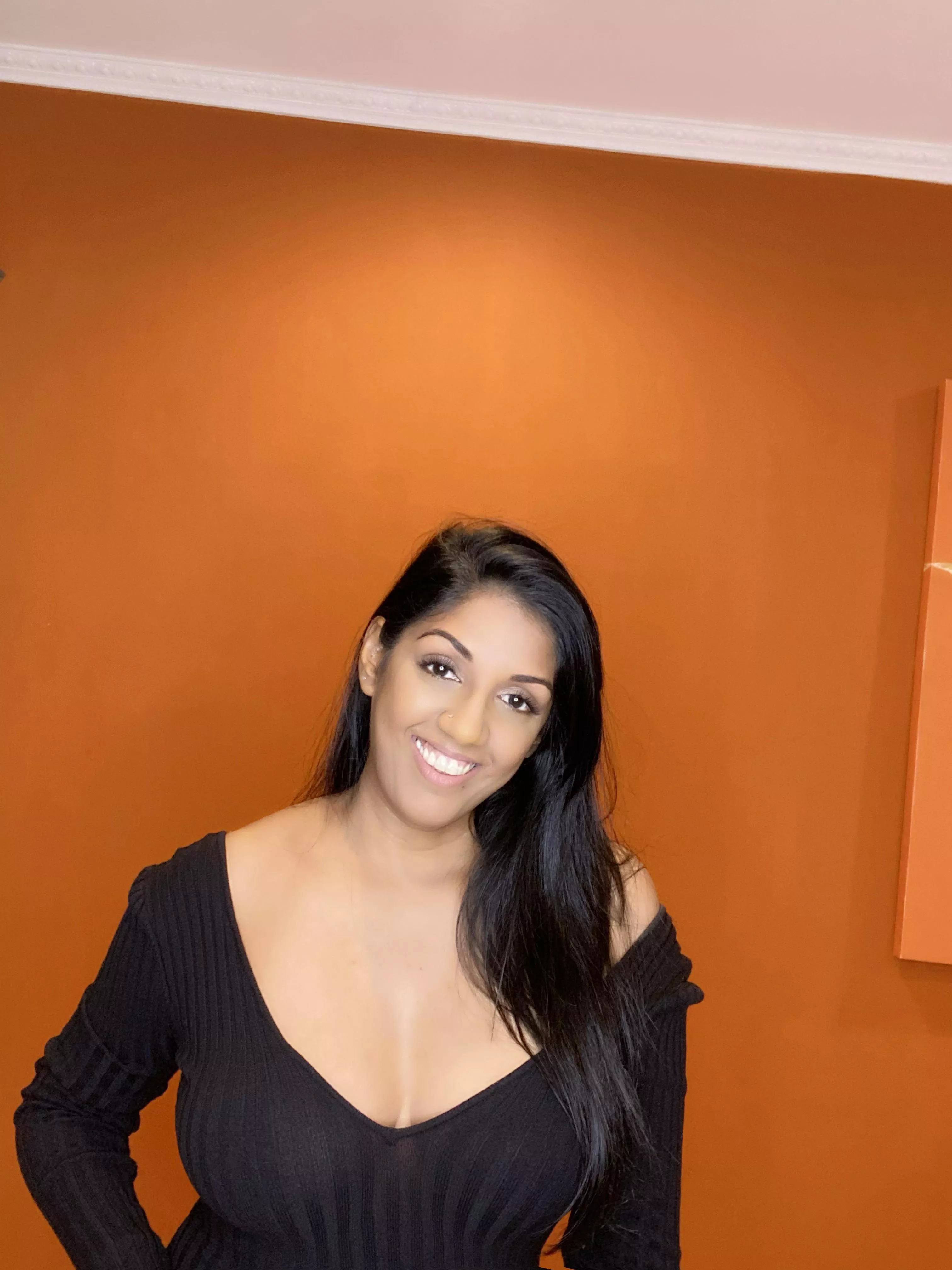 These days it’s just too hot for a bra ☀️