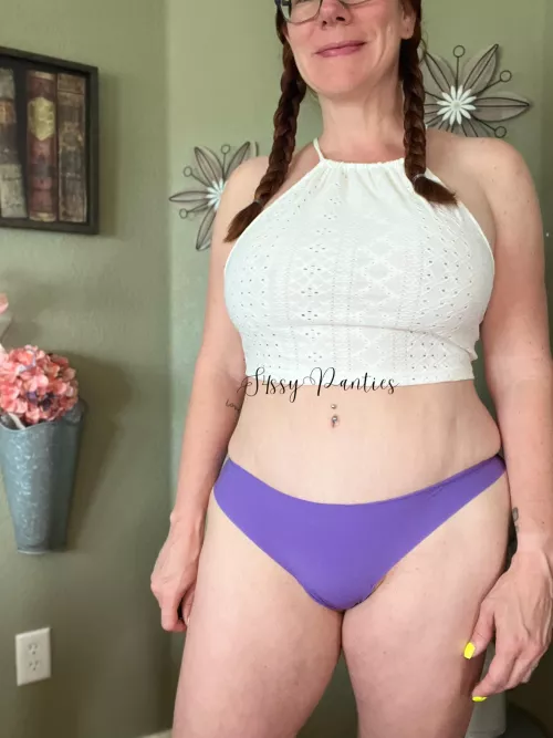 Wanna little sniff n taste of this mature redhead? You know you do. Fet, kink and newbie friendly. See pinned posts and dm to get yours. [usa][selling] starting at $30