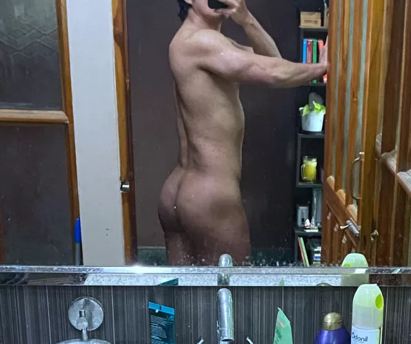 Who’s into Asian booty?🍑