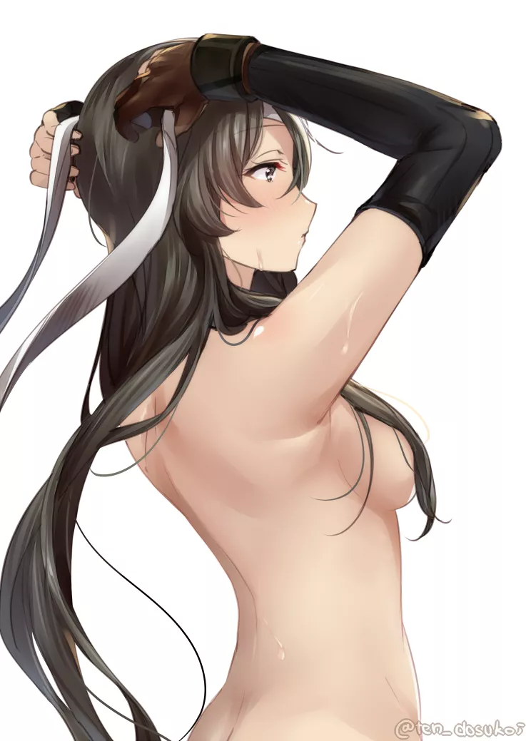 Zuikaku untying her hairband