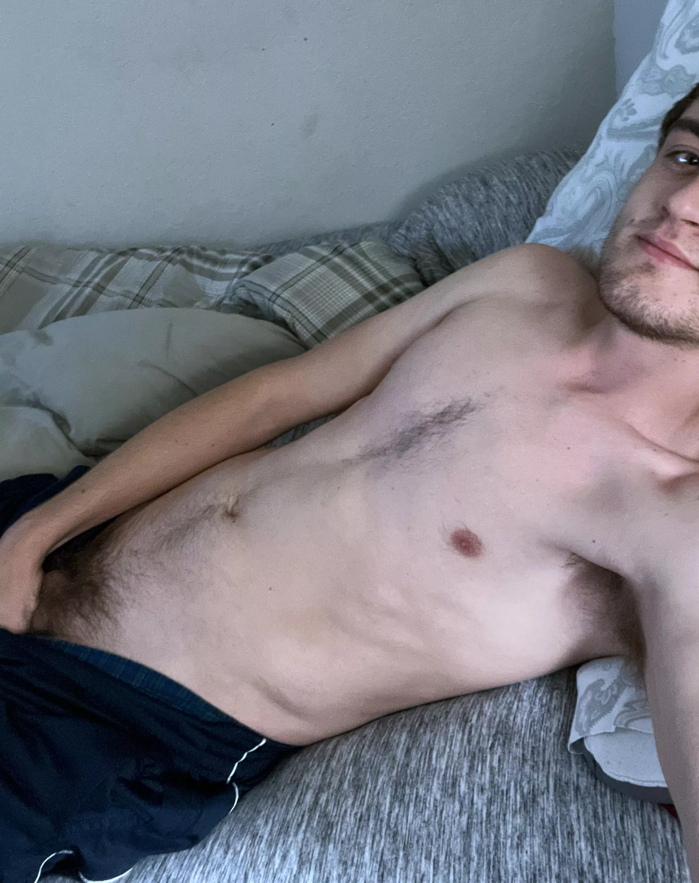 18 love talking about each others cocks and teasing each other I’m soooo hornyyy helpppp! I want to watch yours growwww🤤😜
