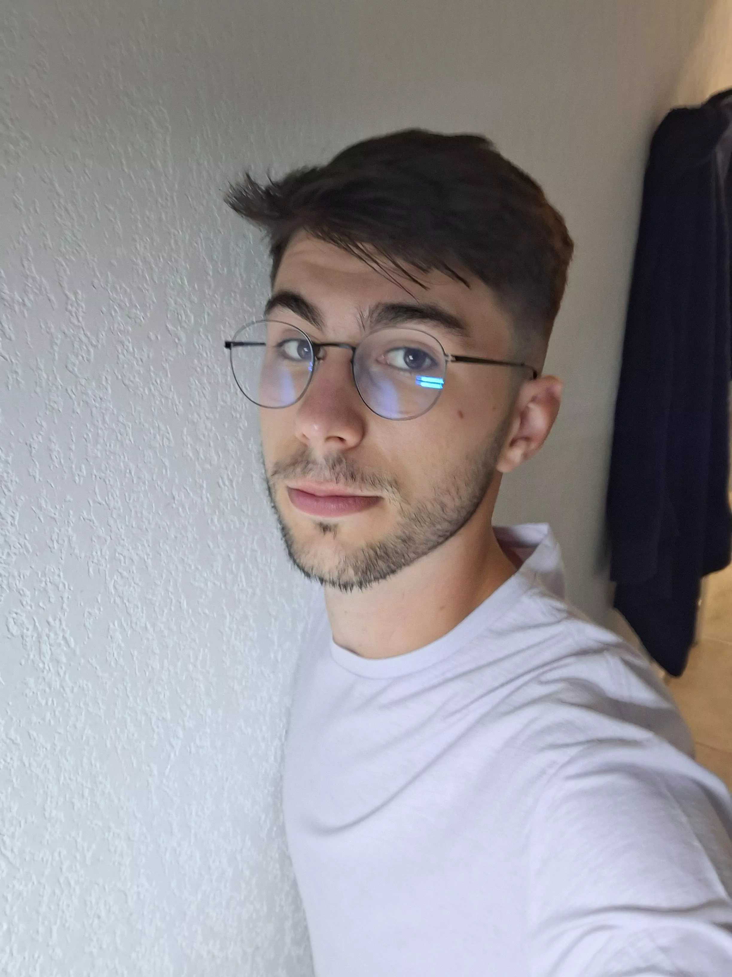 A new aircut ! ( sorry i m just so really tired this day thanks to my master s degree 😭😭)