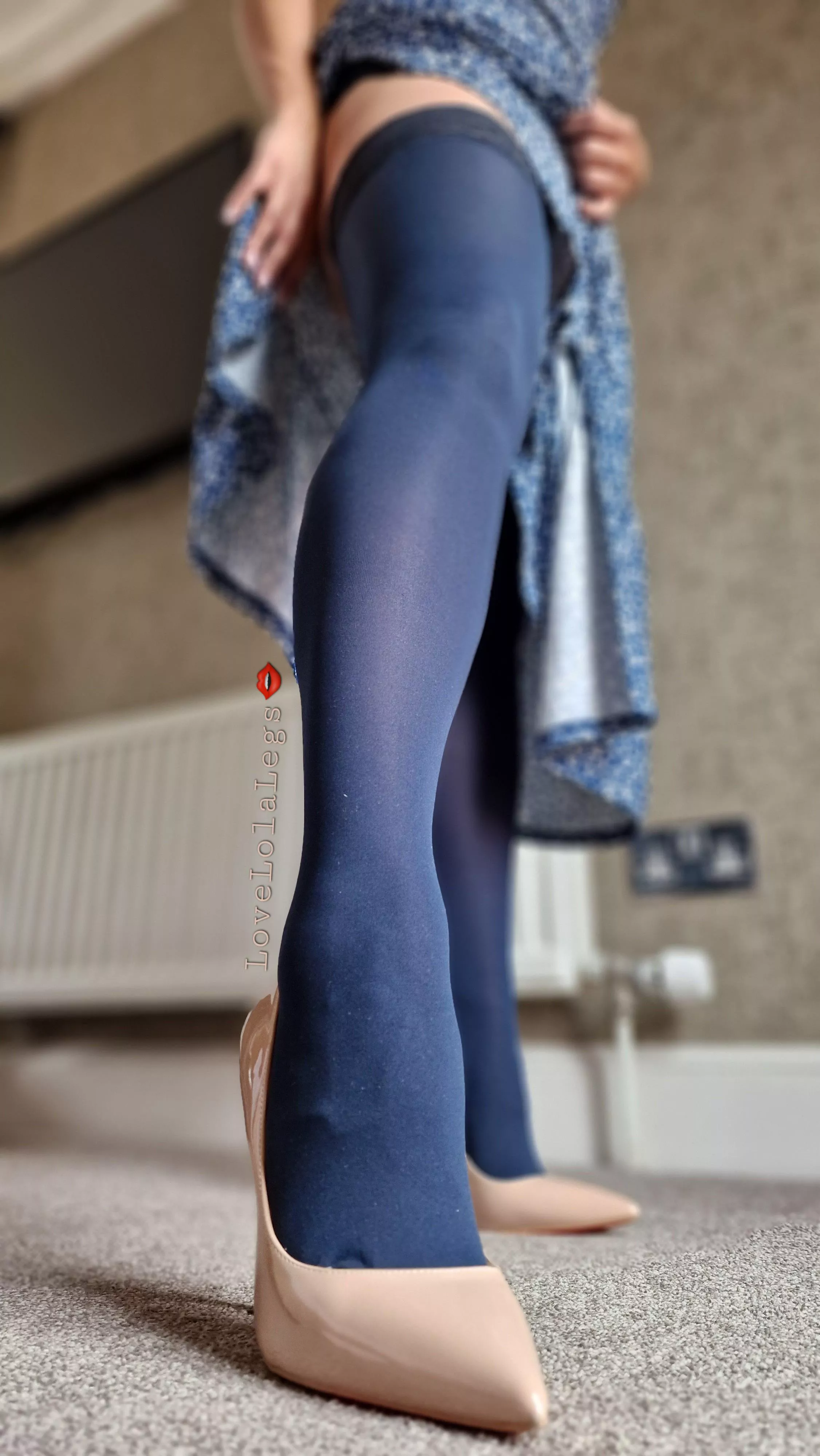 Always feel sexier with stockings under my dress 👄