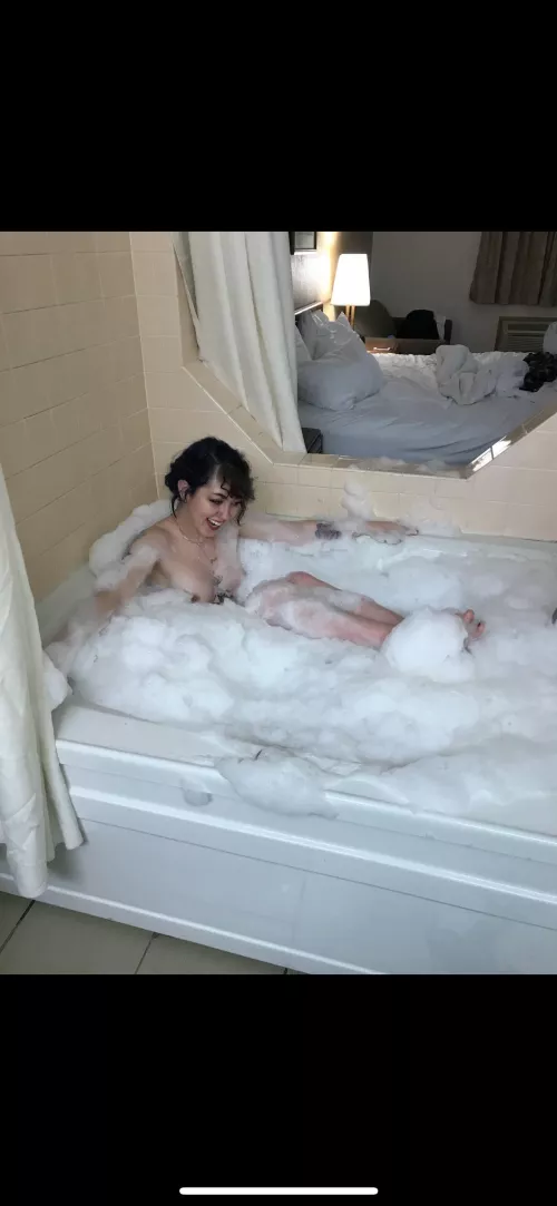 Can you tell how happy I was to have a jacuzzi in my hotel room