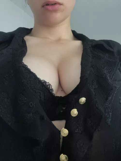 I won't unbutton myself anymore. Now it's up to you 😏