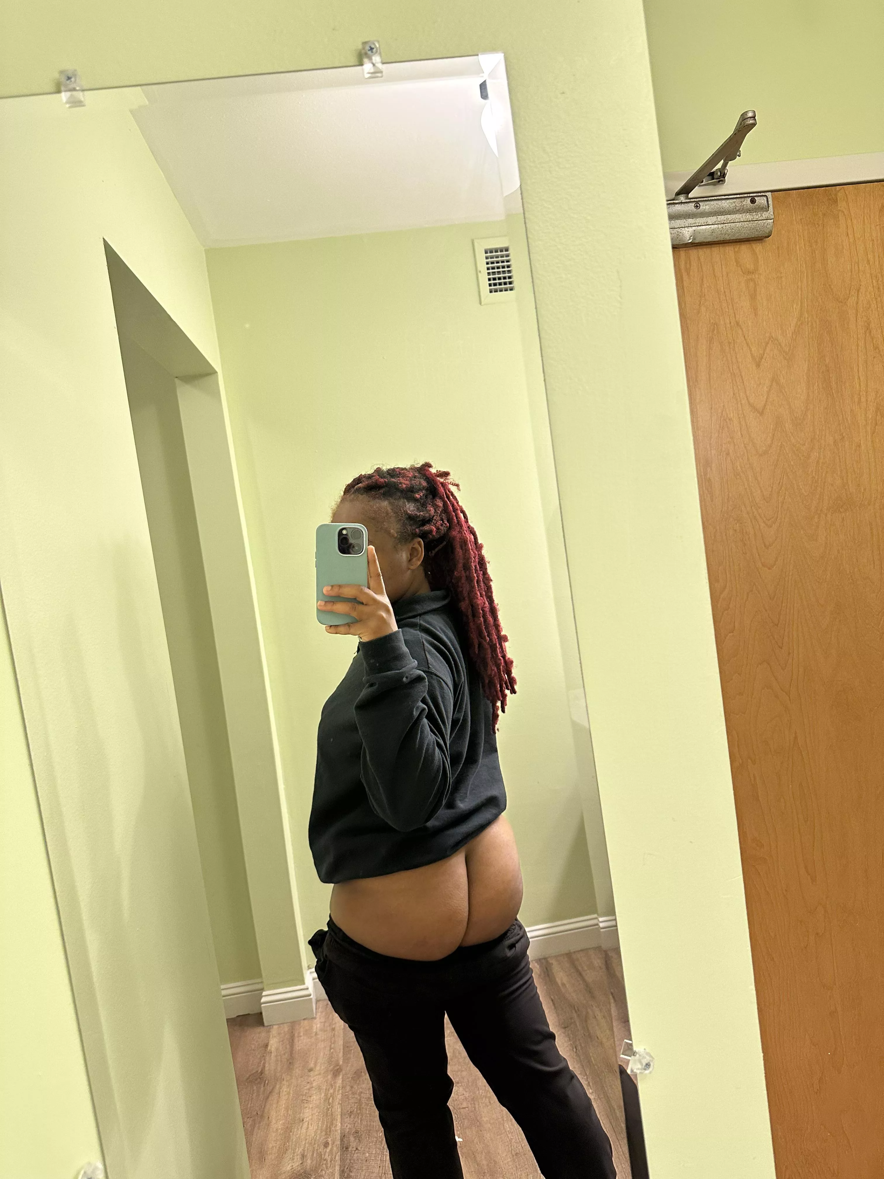 Overnight butt selfies on slow boring shift!