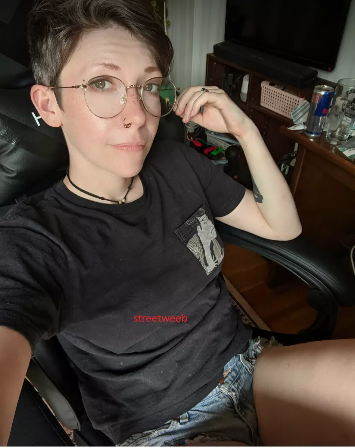 Who likes short shorts?