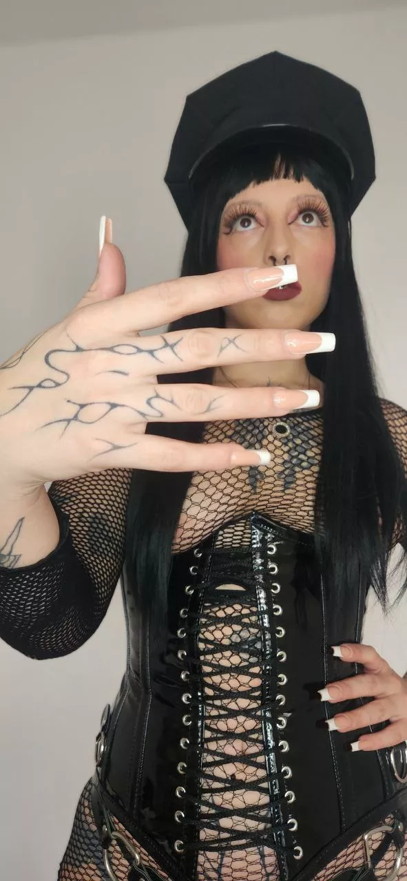 You don't even deserve seeing my nails, consider yourself lucky ♣️