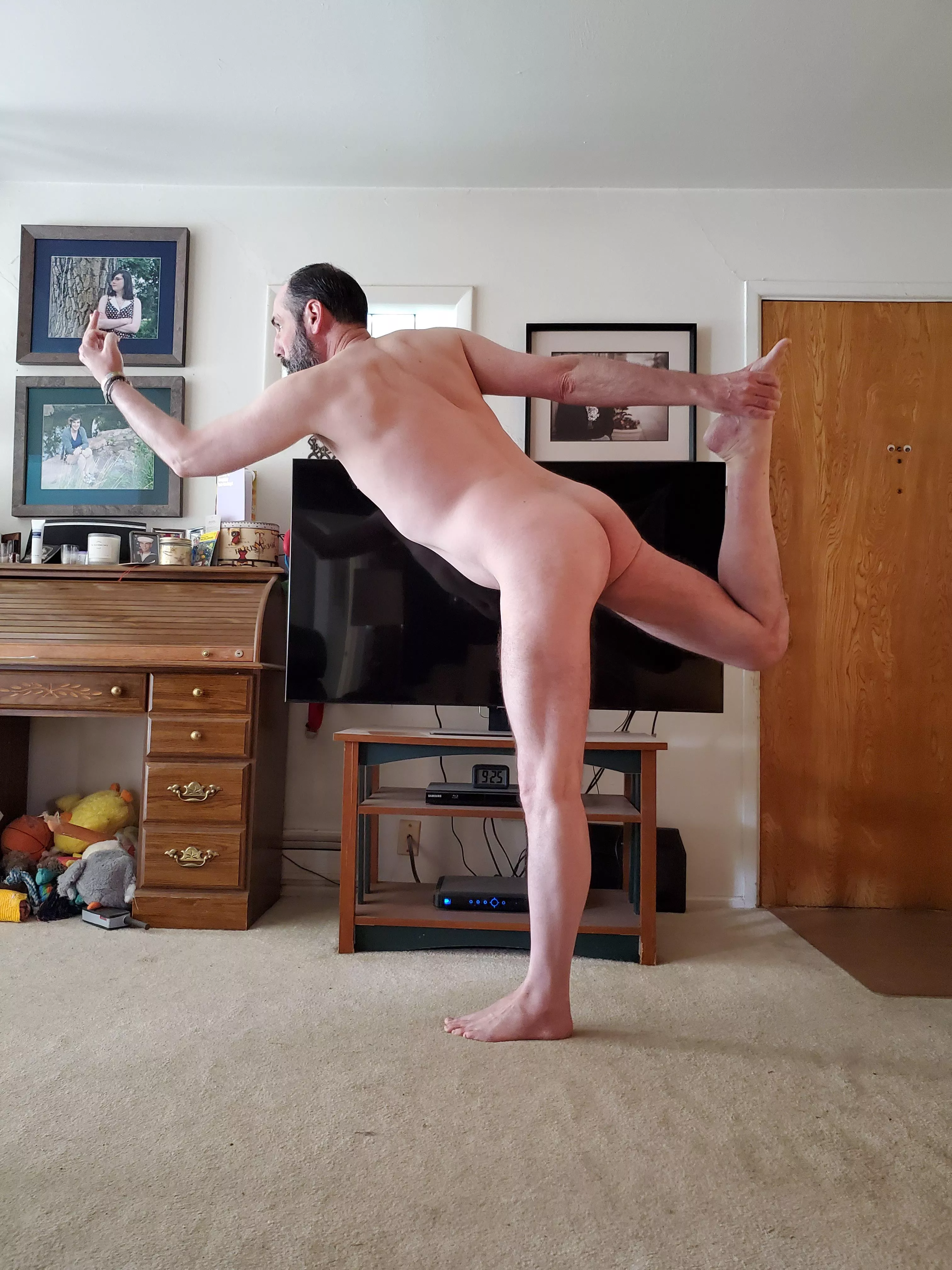 A little nakiee dancer for a friend...hope you are all dancing into the weekend!