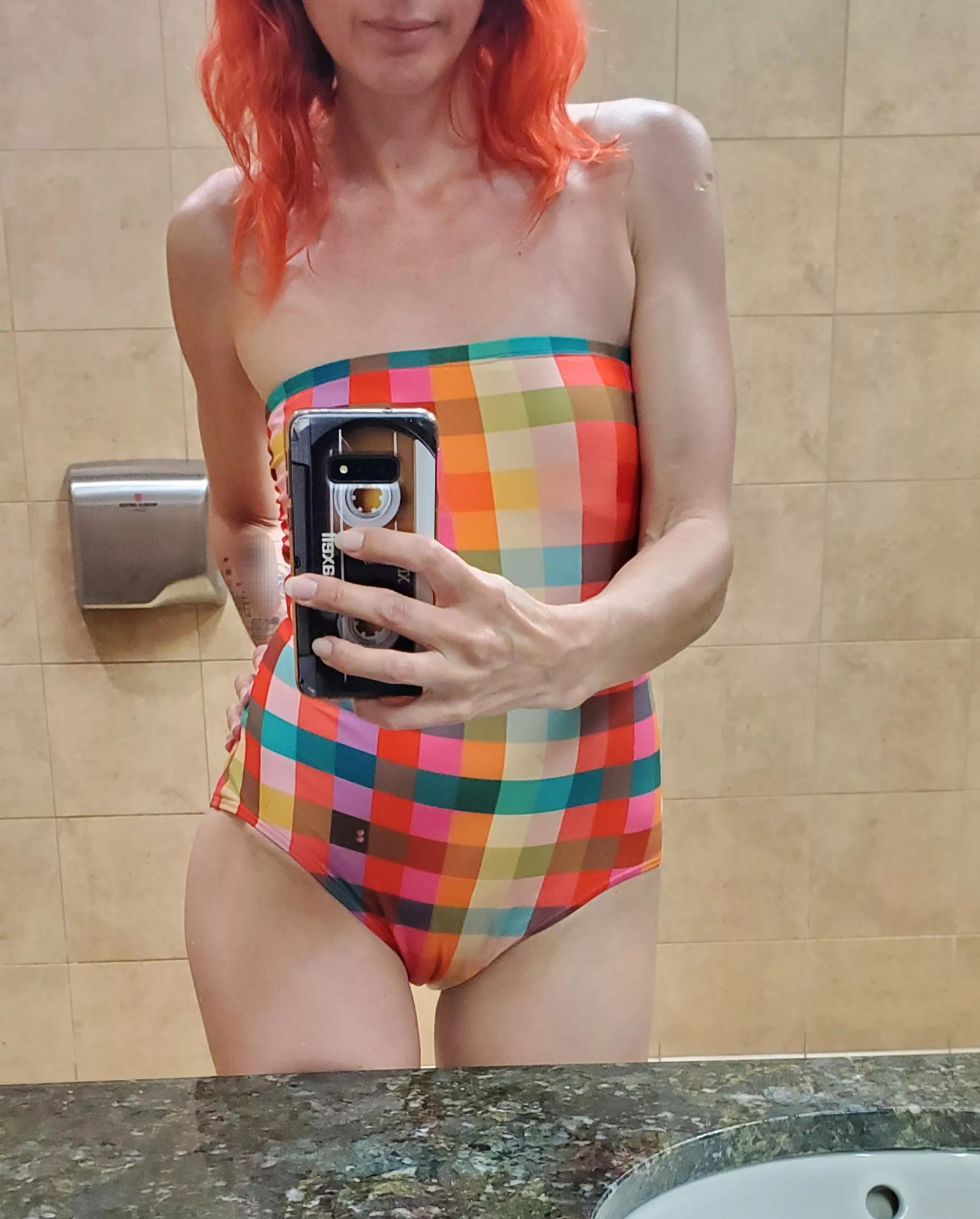 Cameltoe at the public pool is so provocative..