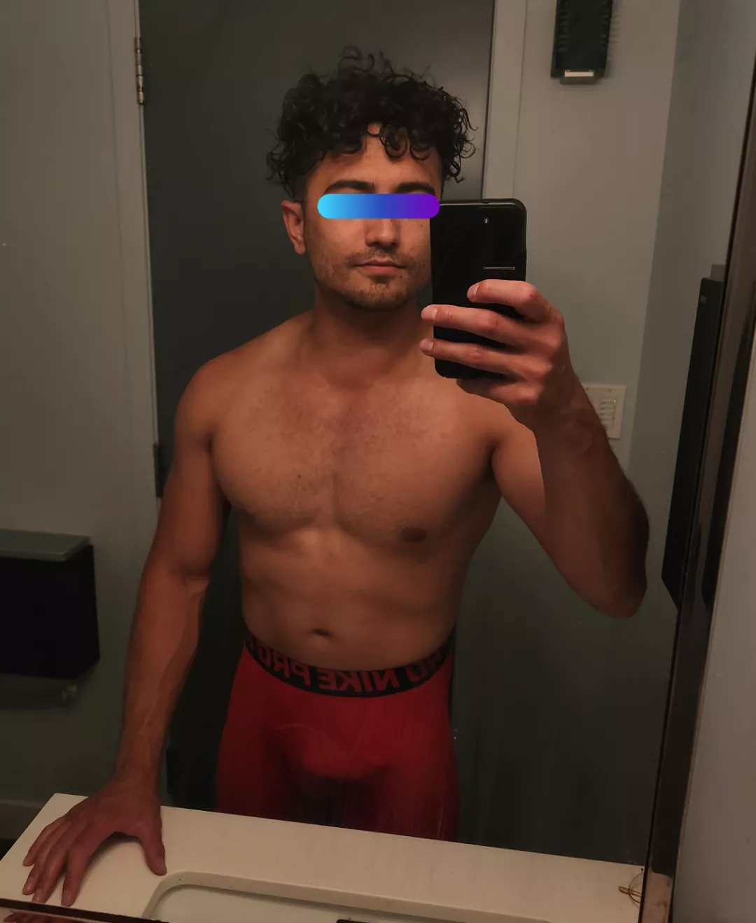 Do I look good in red 🥺