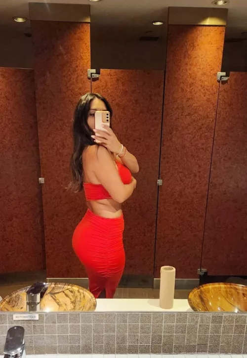 Does this dress make my ass look big?