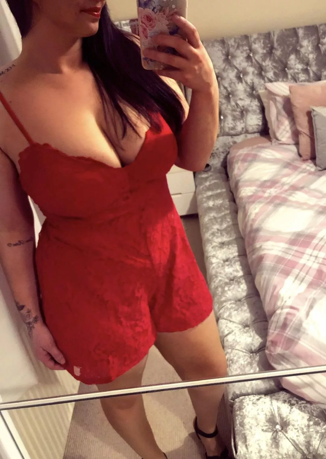 (F) Trying party outfits on 😘