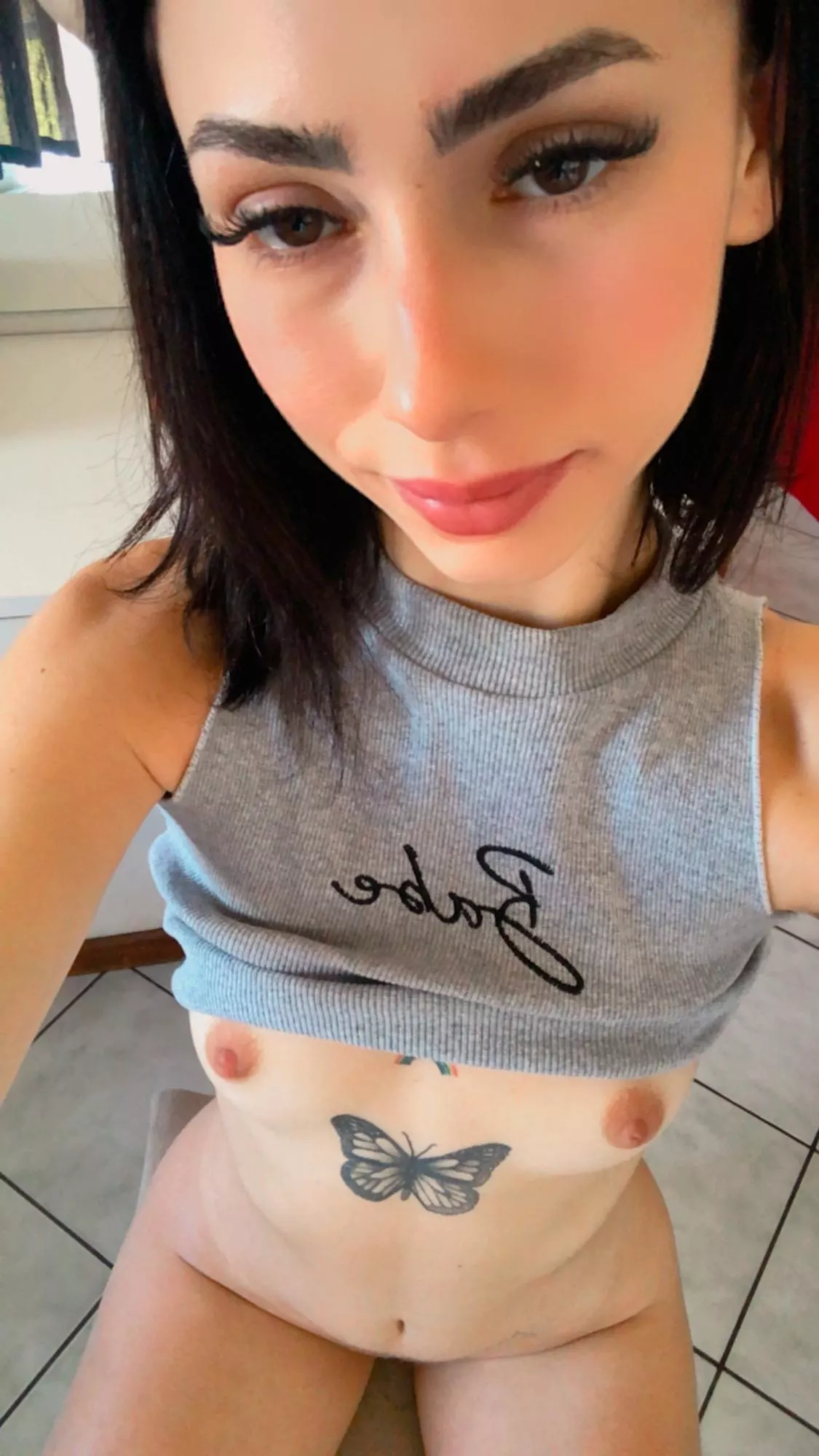 Fighting insecurities 1 selfie at a time