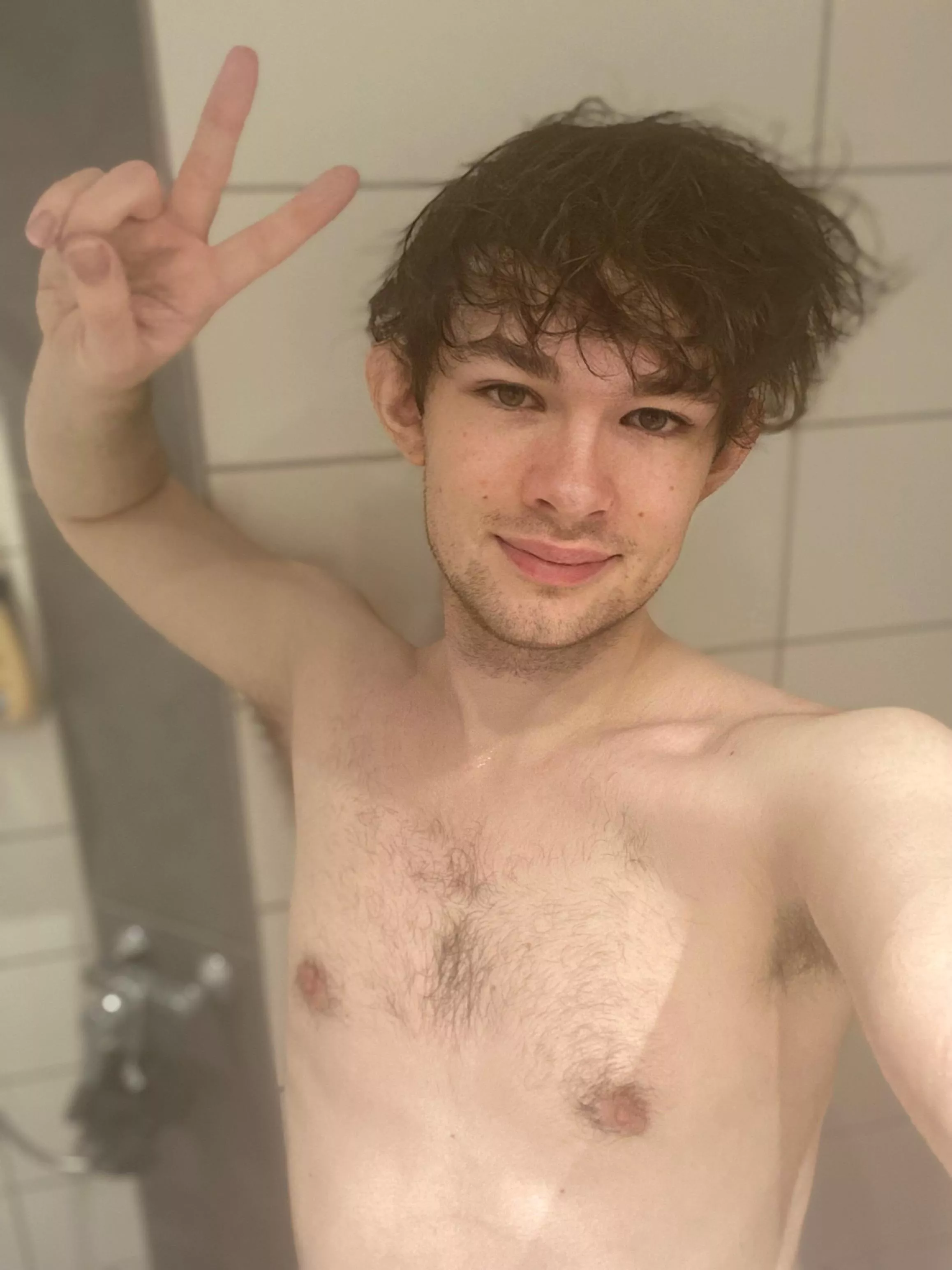 Fresh out of the shower. 🚿