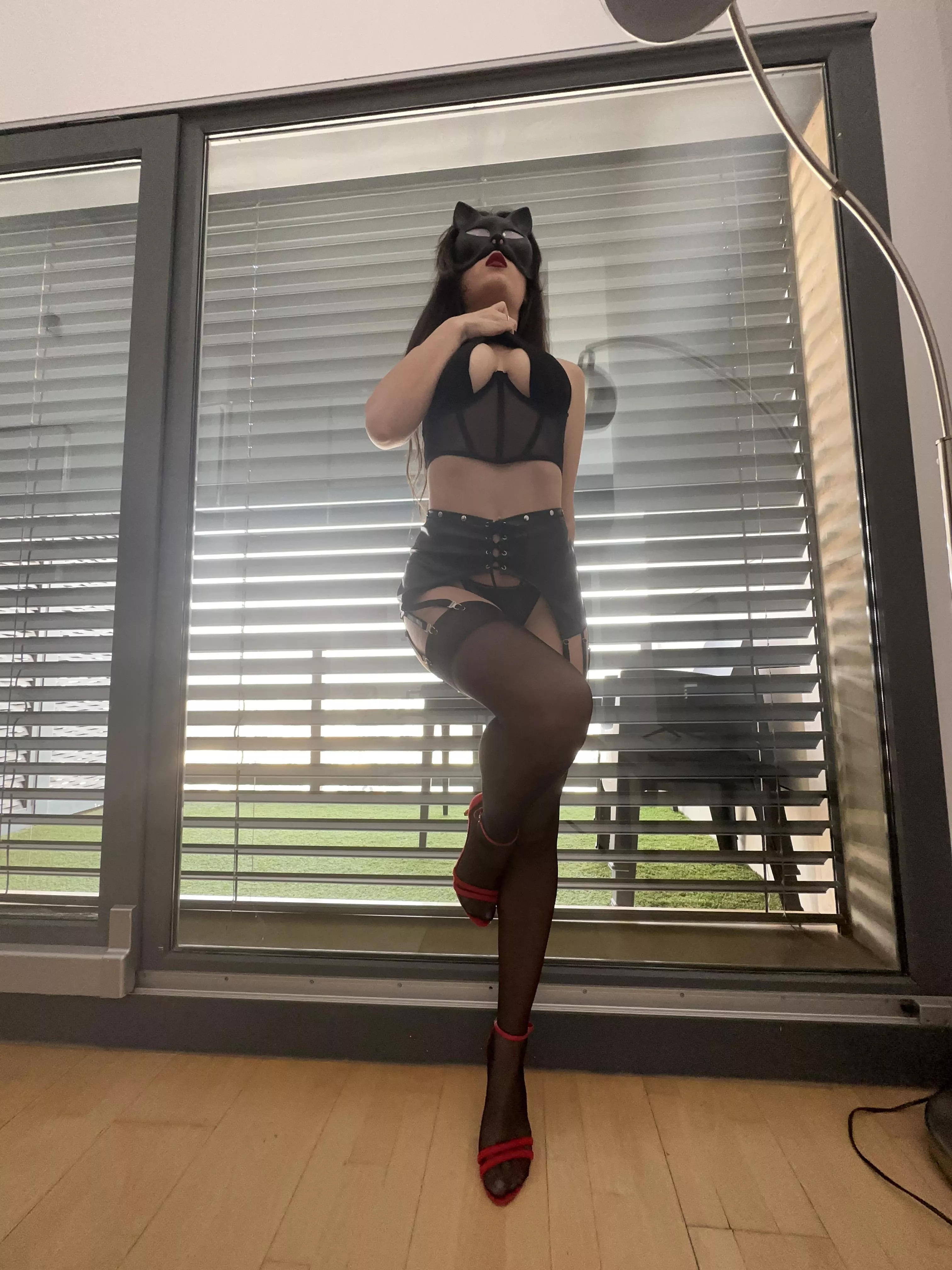 Get on your knees, your mistress demands obedience [F]