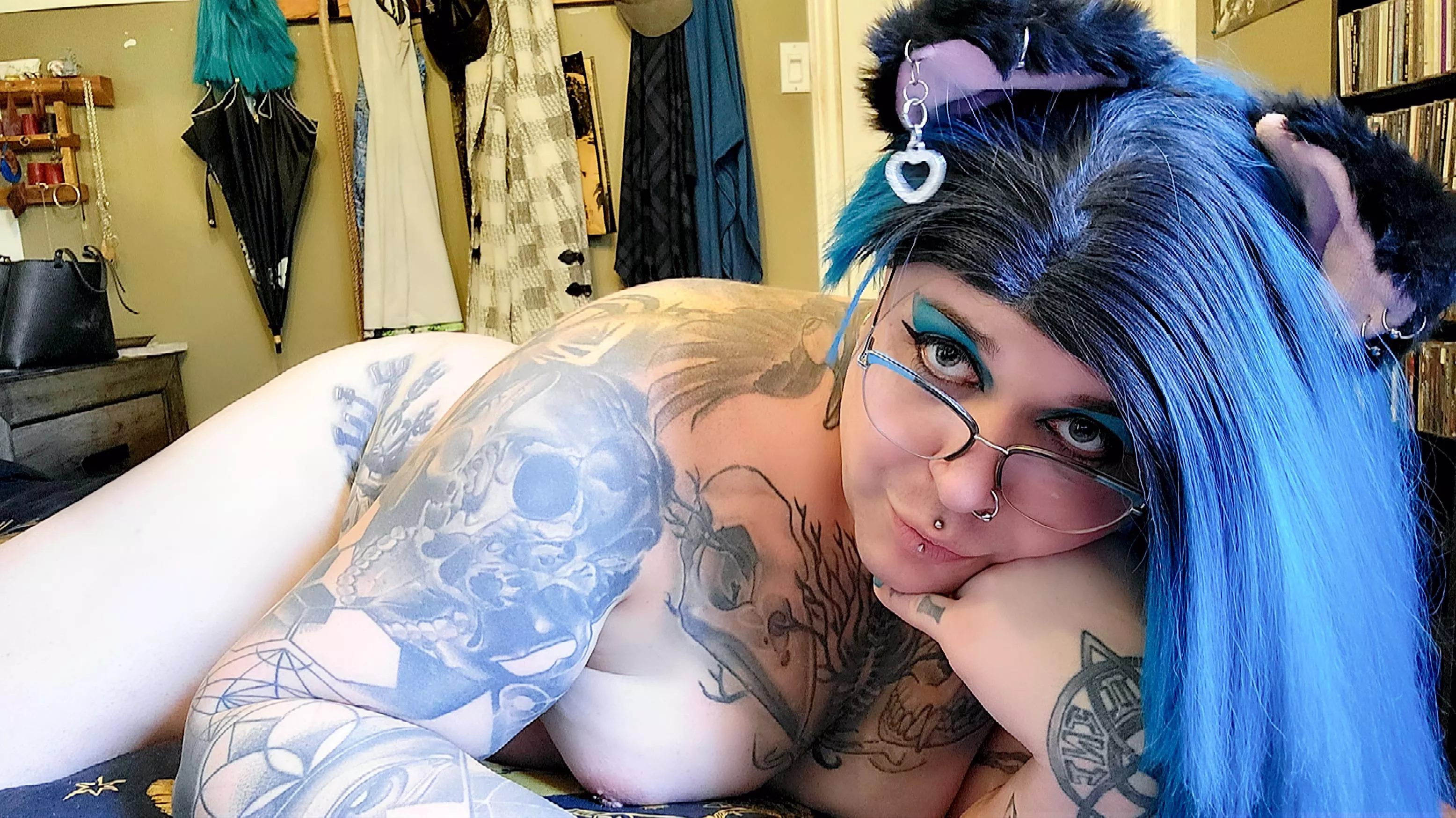 Home from work, all showered and clean 😋