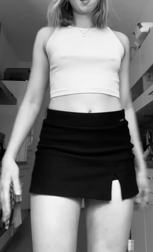 it's so hot outside, a croptop is a must