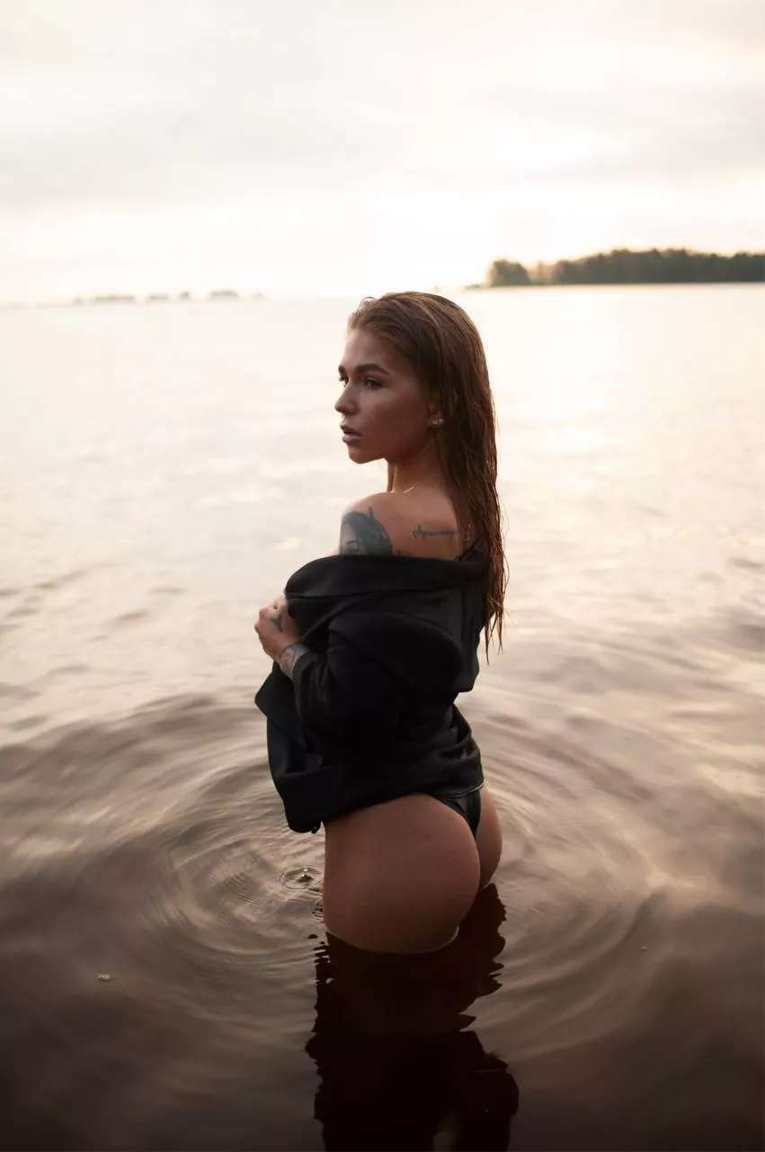 Let's pleasure each other until we're both satisfied in public