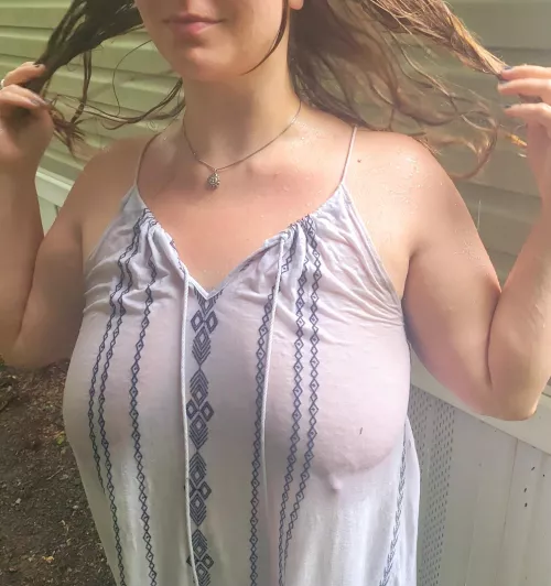 Live free, live braless and play in the rain 😝