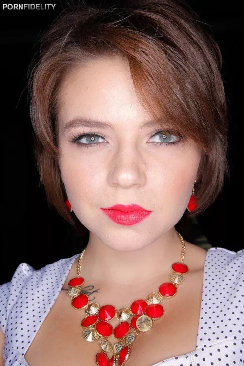 She has pretty eyes…