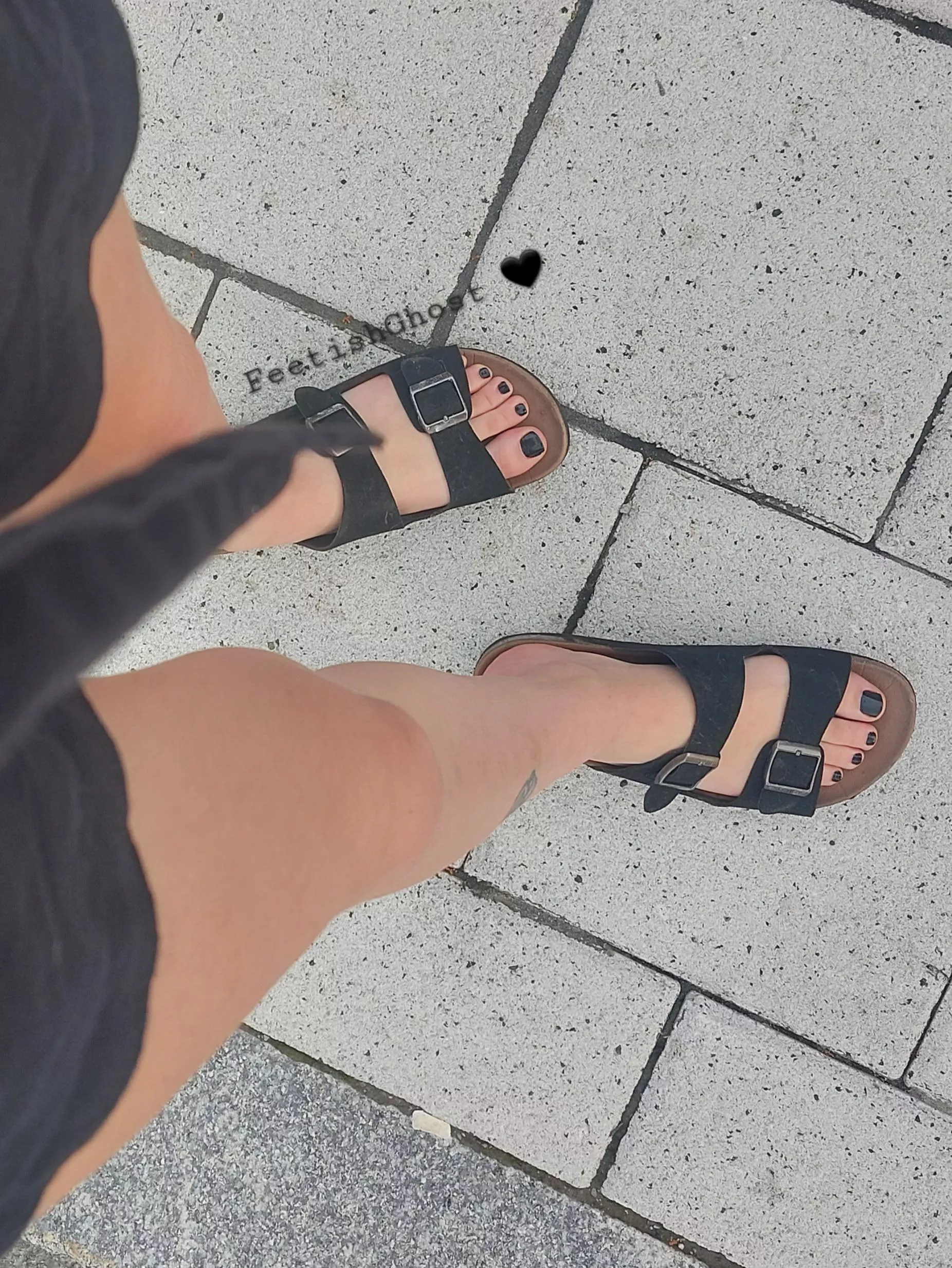 would you take sneak peek while passing by? 🖤