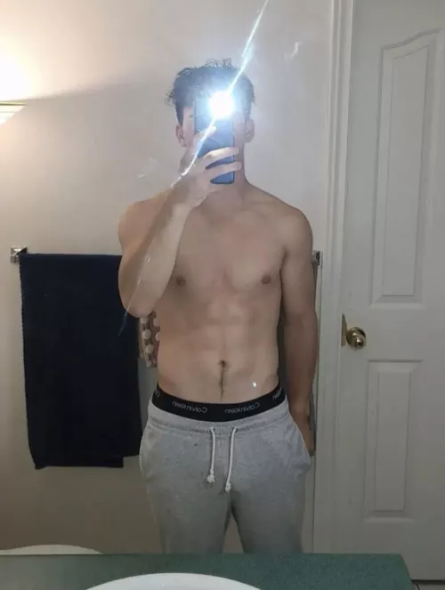 18. Any fit bros tryna chill and bust? Send a pic edmondh.e