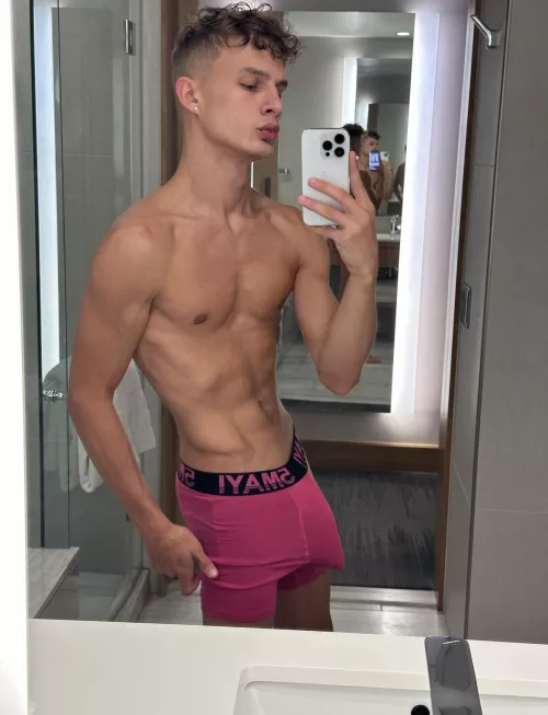 (18) hey can i send you nudes