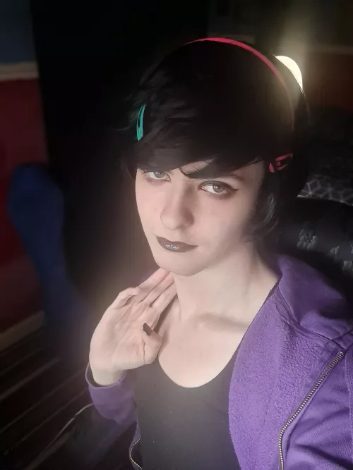 A lil cosplay see if you can guess who <3