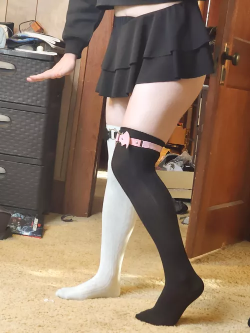 Do mismatched socks look good?