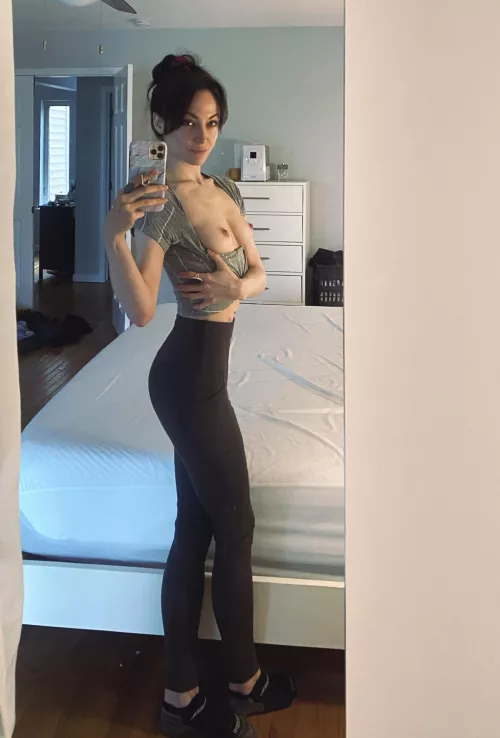 I really should be (f)olding the laundry, but I got distracted 🖤