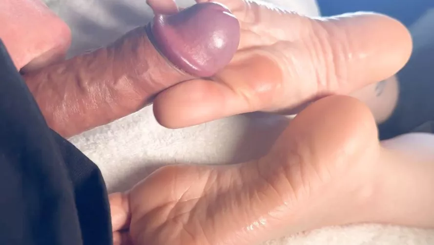 Imagine being in his place...you probably wouldn't last as long...😈