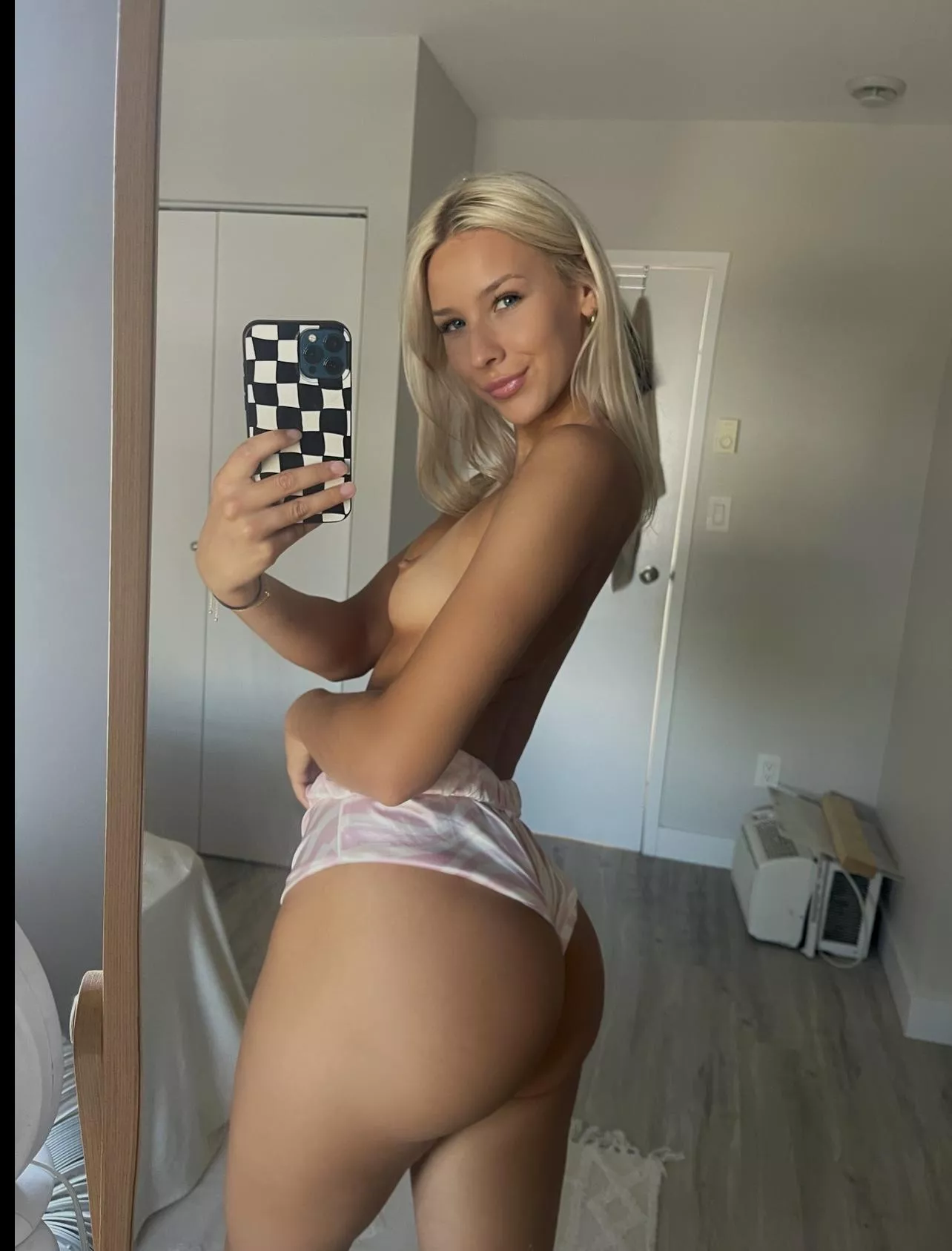 Let's get wild on cam tonight 😈