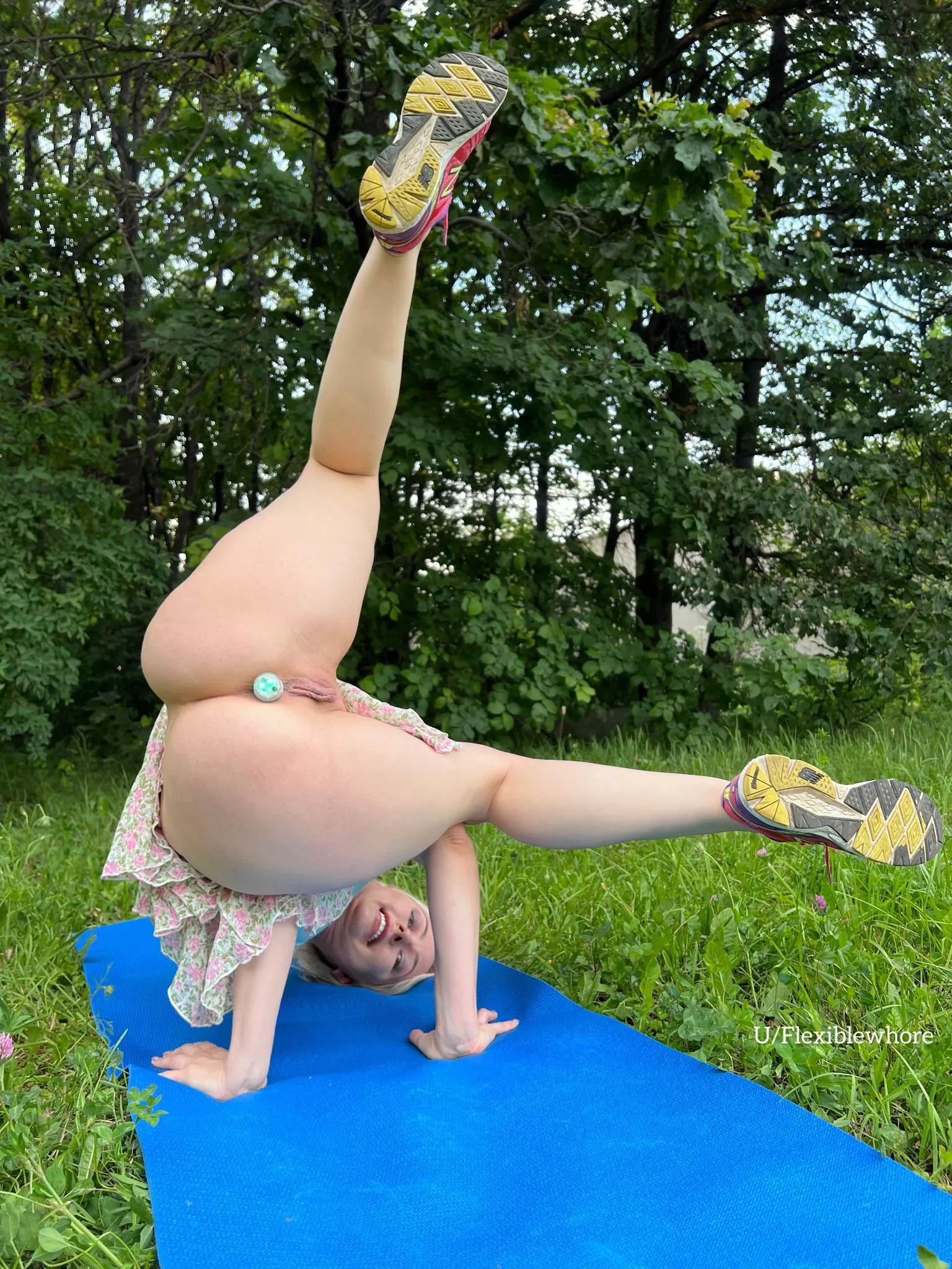 oh yes I want you to eat my holes in unusual positions😜😀