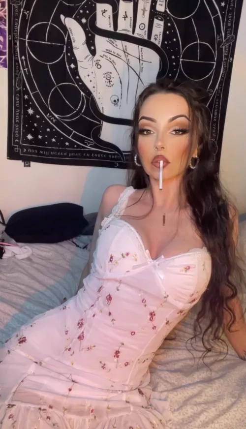 Port royal rollies are my fav… why do people say i’m too pretty to smoke?!