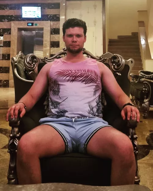 Probably should have ruled the Seven Kingdoms, but y’know. Busy. 😂 🏳️‍🌈