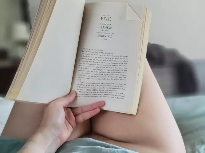 Spending Saturday in bed reading Neil Gaiman [F]