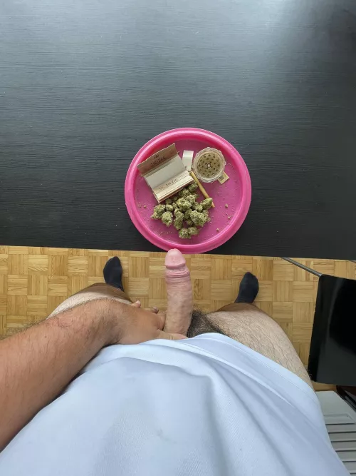 Sunday spent s(m)oking and stroking 😈🍆