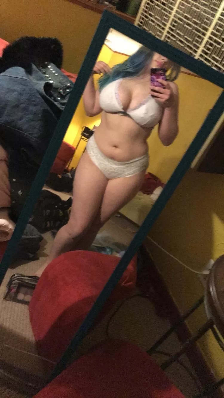 Throwback to doing burlesque and always having cute underthings to wear for it 🥰