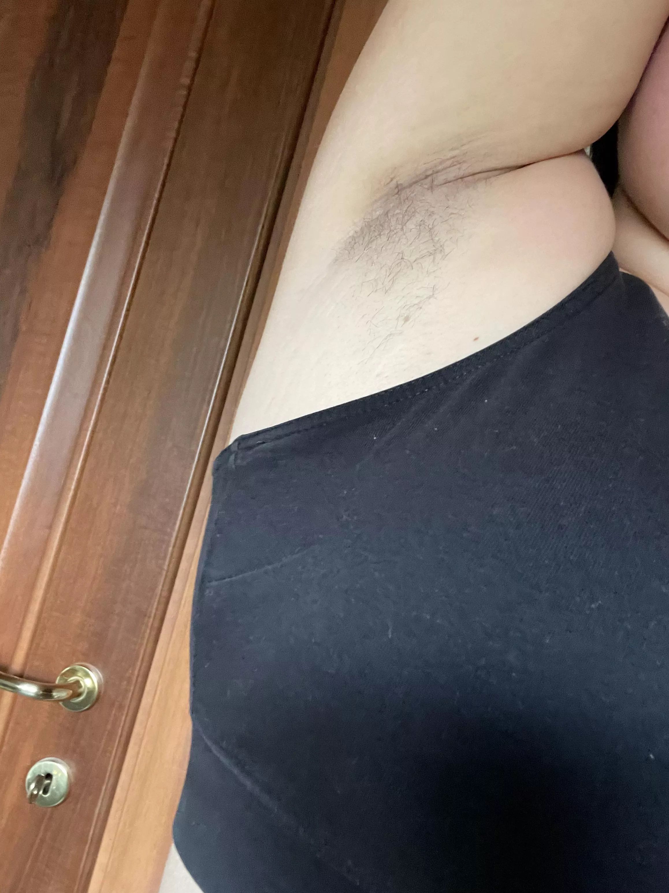Would you lick my hairy armpits after workout?