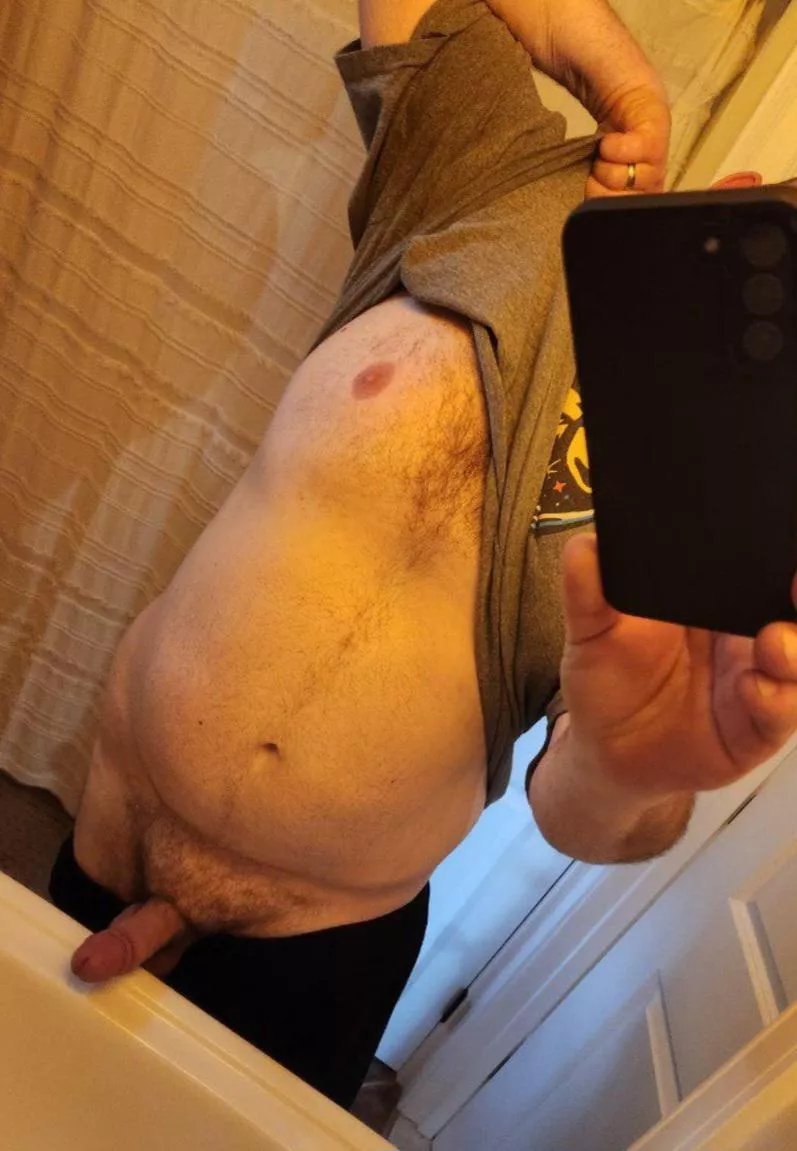 [43] Curves and big areolas excite me...