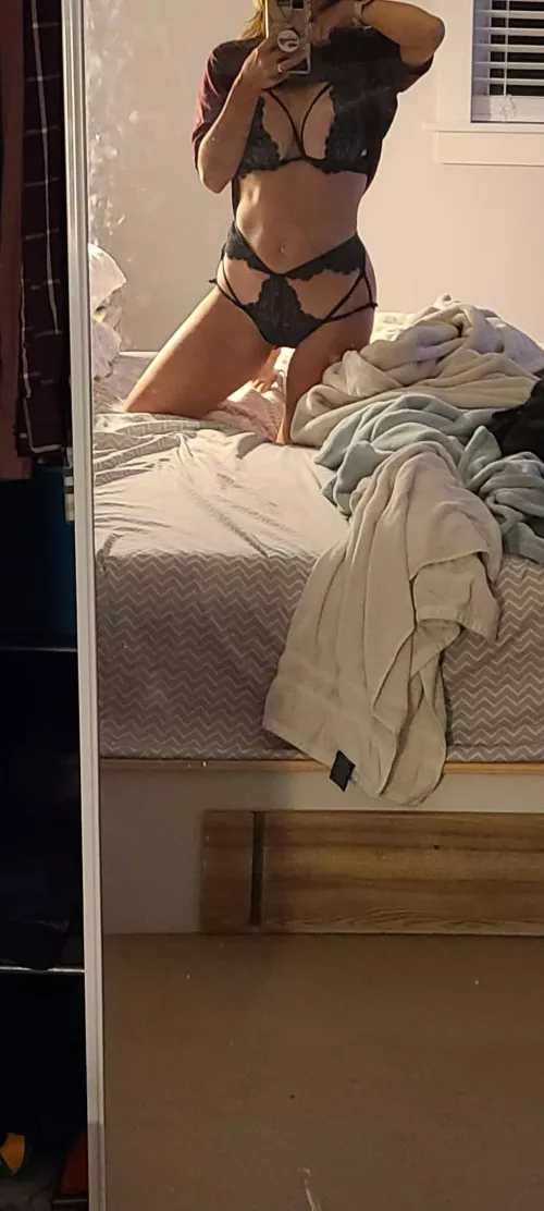 A little surprise outfit hiding underneath my oversized t shirt 35F