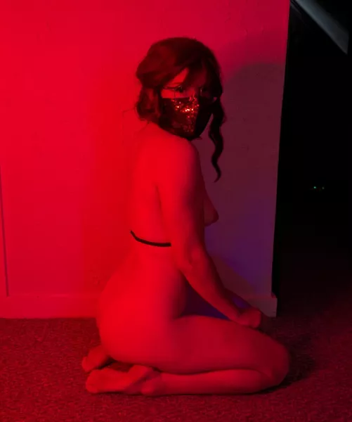 bet you wish i'd turn around a little....