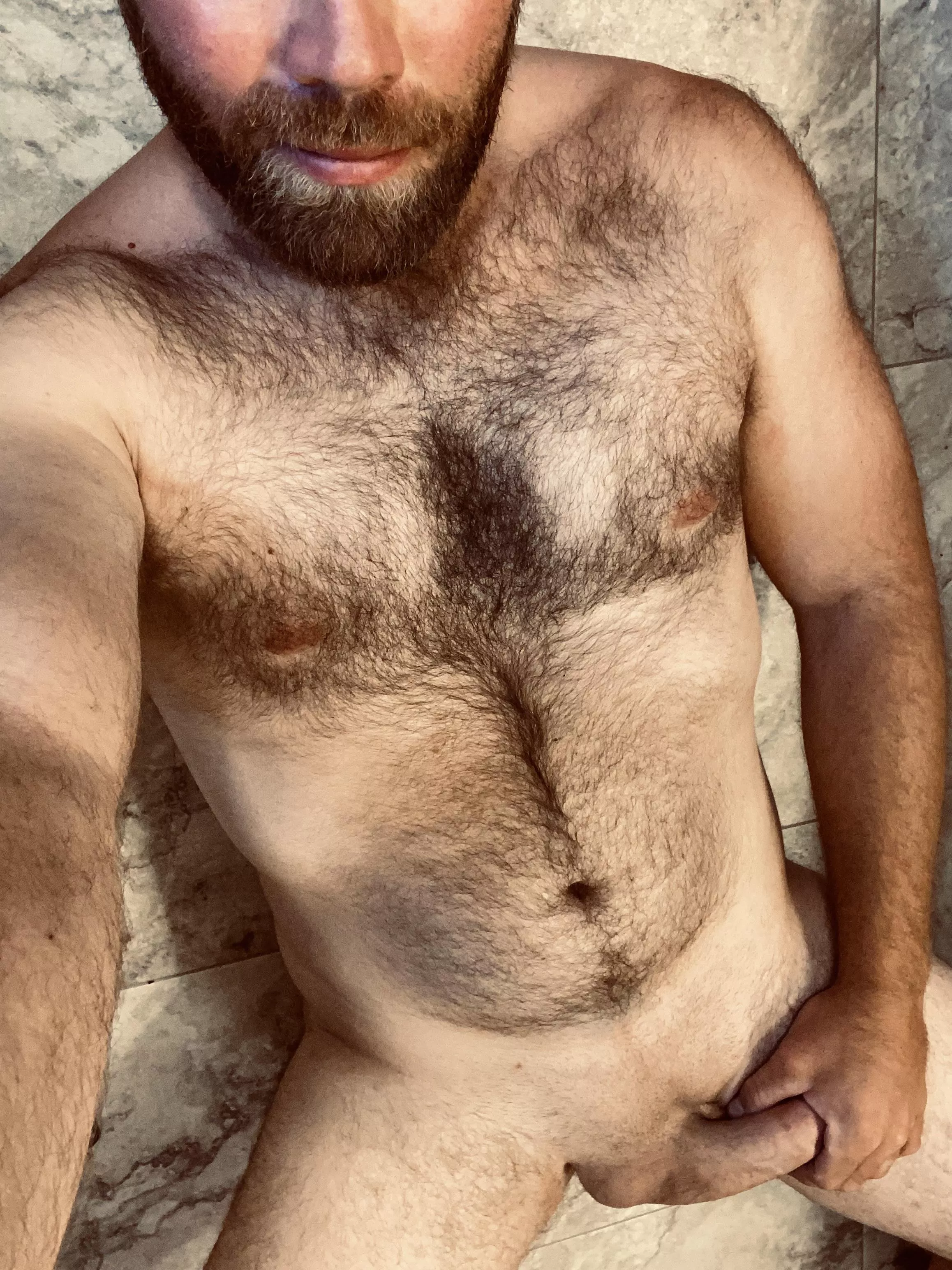 Did somebody order a burly, and bearded 6’5” dadbod to spice up their Sunday?